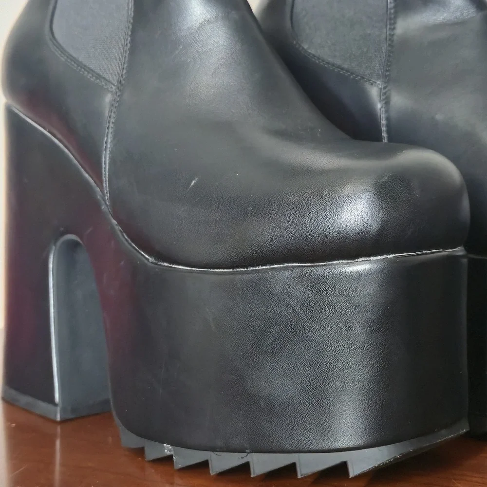 Women's LAMODA Doll Black Platform Slip-on Calf Boots Size 7 Gothic Alternative - Picture 2 of 9